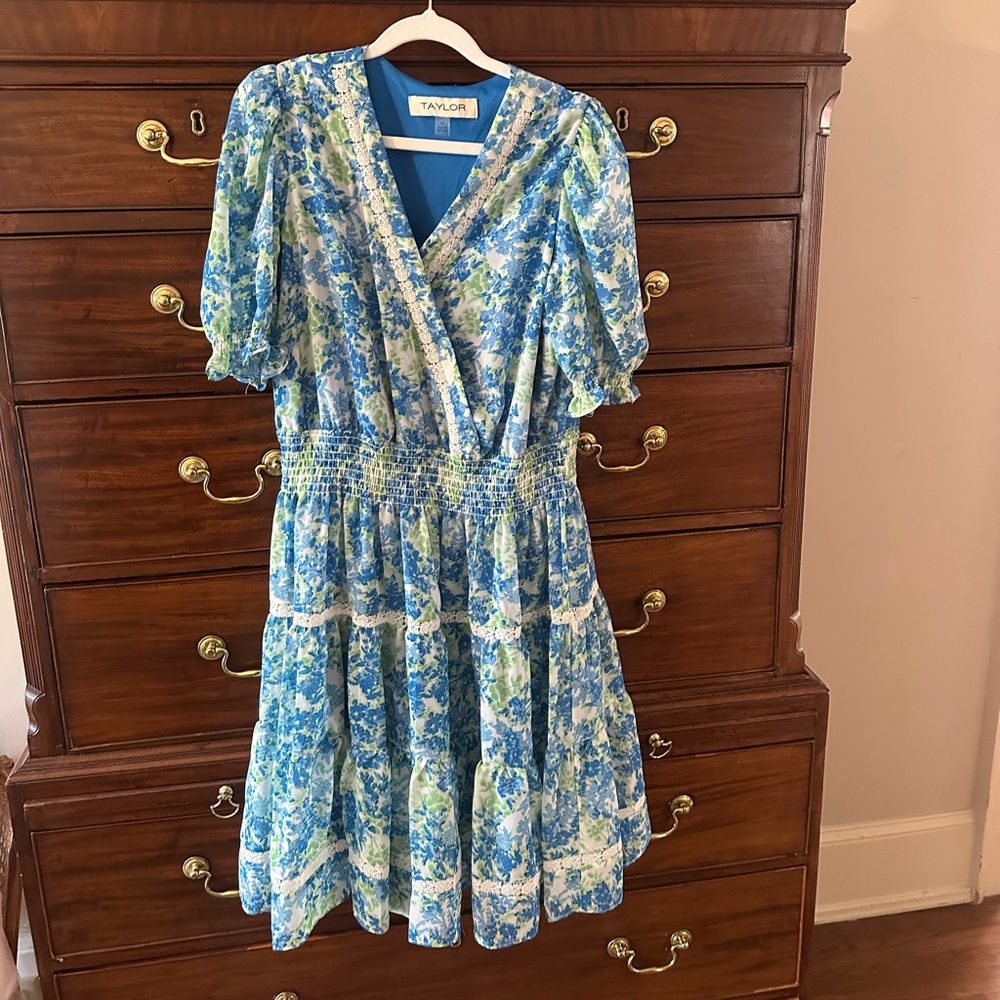 TAYLOR-size 14-Blue Floral Print Tiered Smocked Lace Trim V-Neck Babydoll Dress